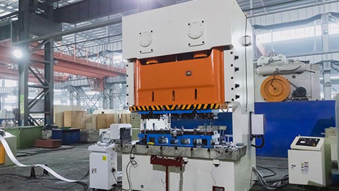 Máy Đột Dập Tự Động Cho Hộp Nối Điện