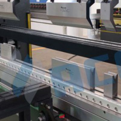 Máy Chấn CNC Với Hệ Thống Cybtouch 12 PS