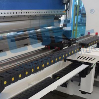 Máy Chấn CNC Tốc Độ Cao Với Bộ Điều Khiển DA66T