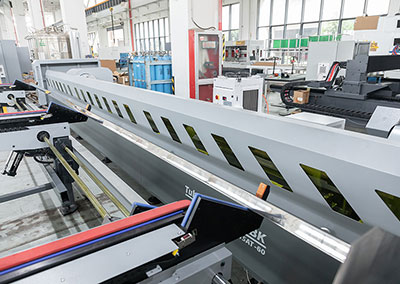 Máy Cắt Ống Laser Ba Mâm Cặp Hạng Trung, Dòng BK